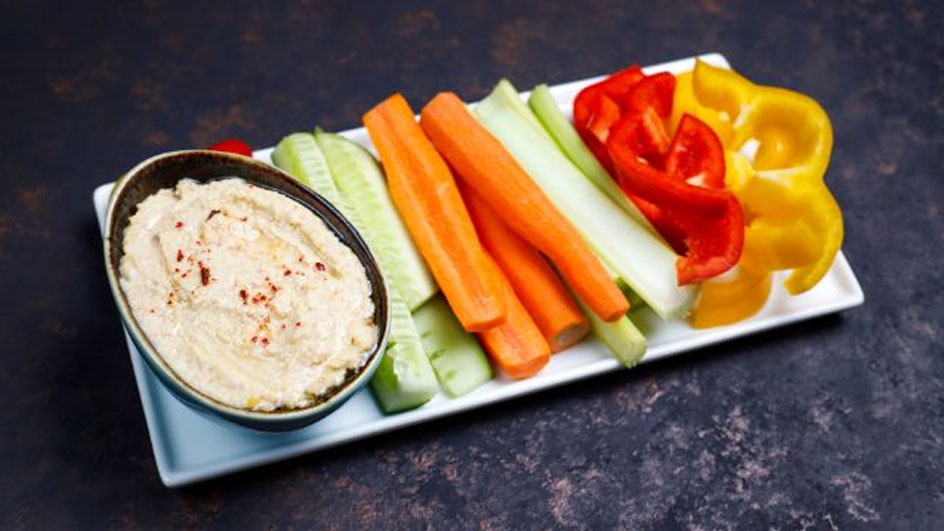 Veggie-Sticks-Hummus